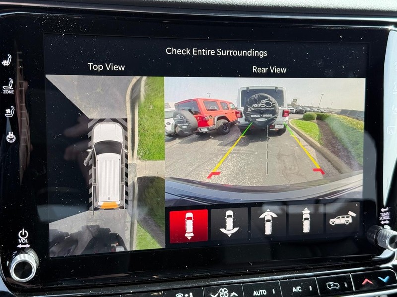 Jeep Grand Wagoneer L Vehicle Image 12