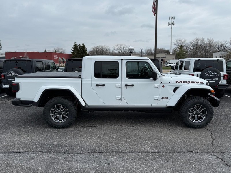 Jeep Gladiator Vehicle Image 02