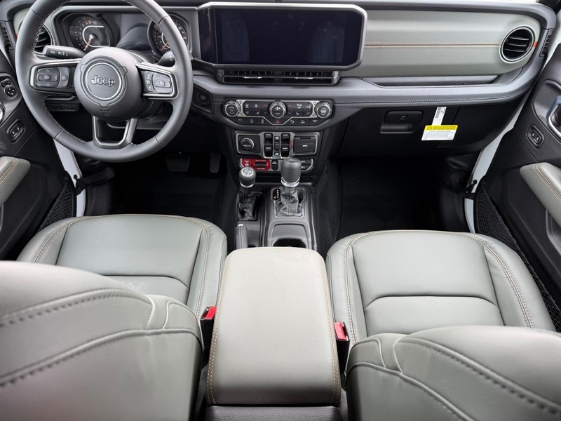 Jeep Gladiator Vehicle Image 05