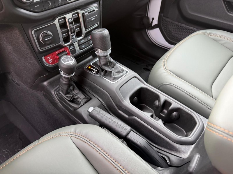 Jeep Gladiator Vehicle Image 14