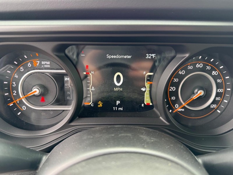 Jeep Gladiator Vehicle Image 16