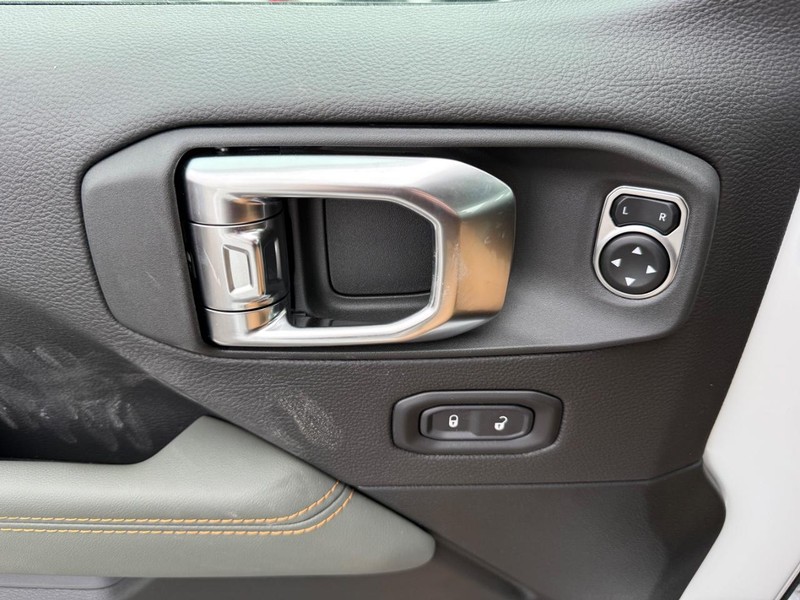 Jeep Gladiator Vehicle Image 18