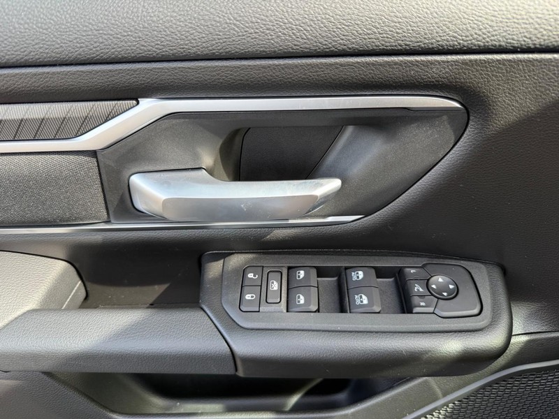 Ram 1500 Vehicle Image 16