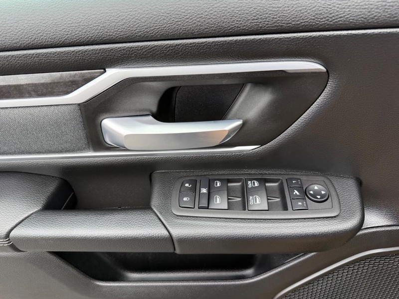 Ram 1500 Vehicle Image 24