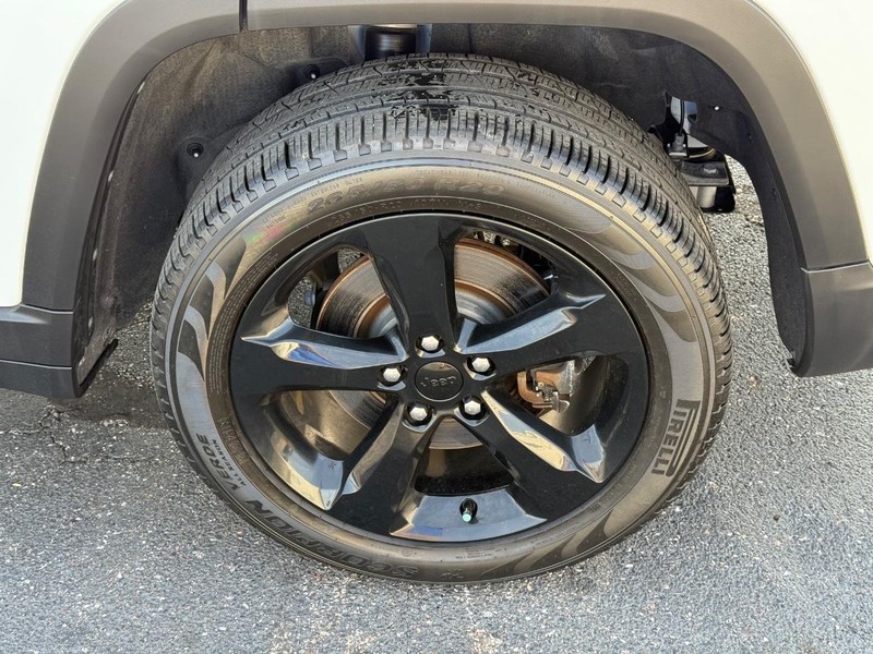 Jeep Grand Cherokee L Vehicle Image 06