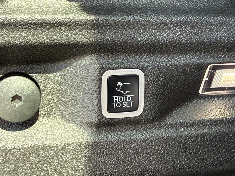 Jeep Grand Cherokee L Vehicle Image 08