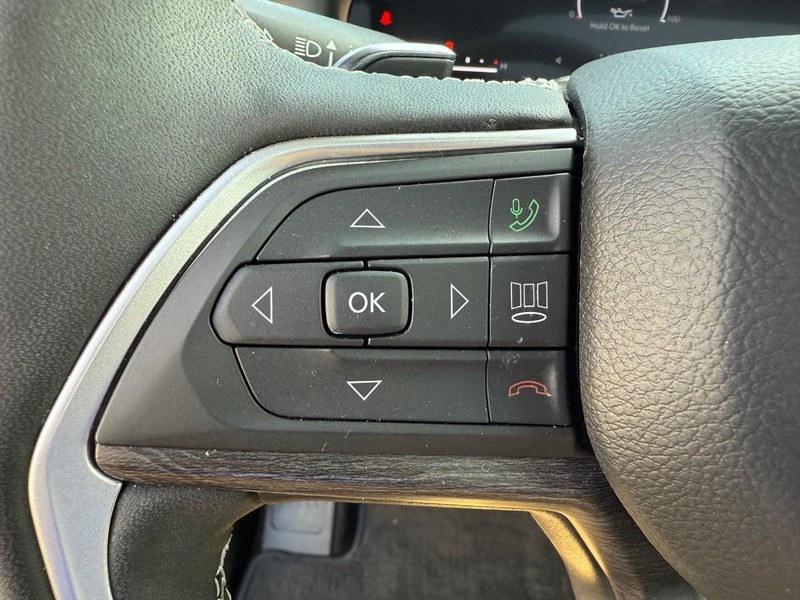 Jeep Grand Cherokee L Vehicle Image 16