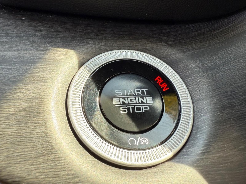 Jeep Grand Cherokee L Vehicle Image 18