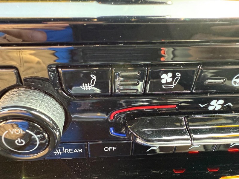 Jeep Grand Cherokee L Vehicle Image 19