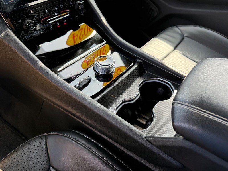 Jeep Grand Cherokee L Vehicle Image 23