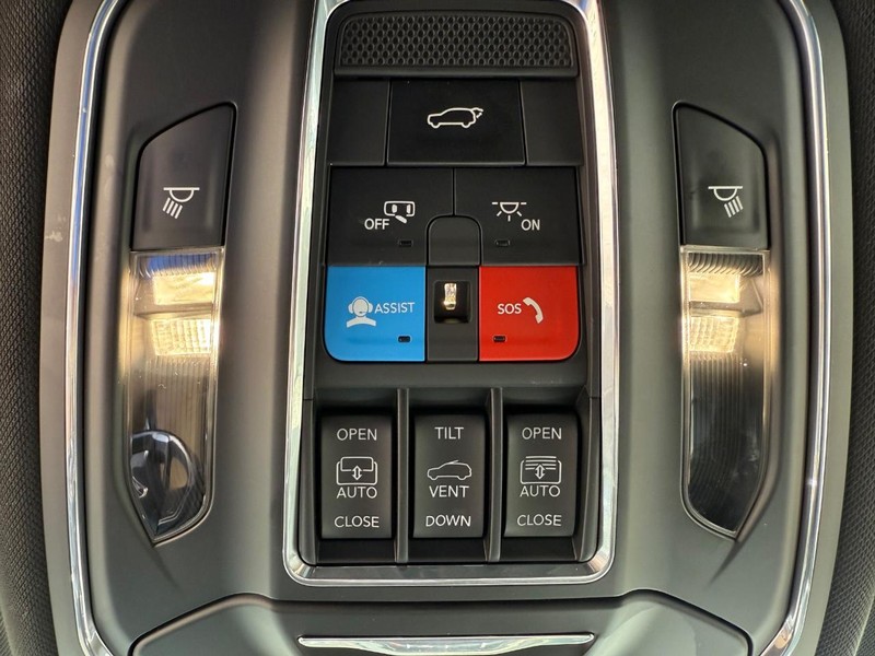 Jeep Grand Cherokee L Vehicle Image 25