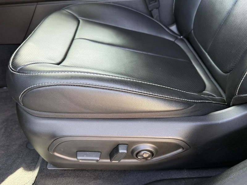 Jeep Grand Cherokee L Vehicle Image 29