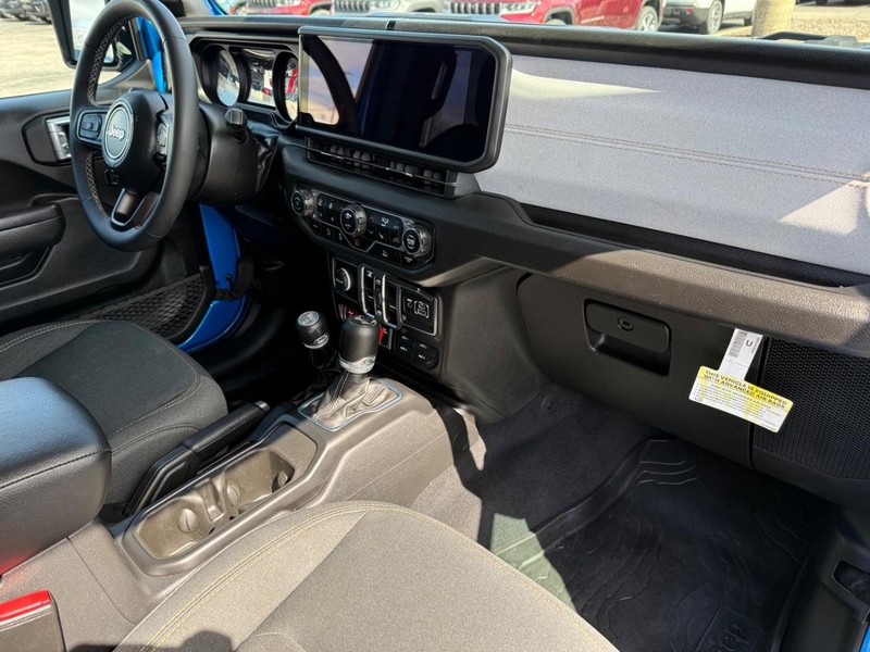 Jeep Wrangler Vehicle Image 11