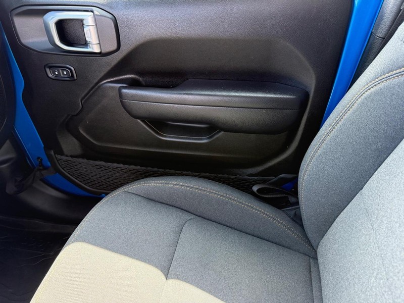 Jeep Wrangler Vehicle Image 21