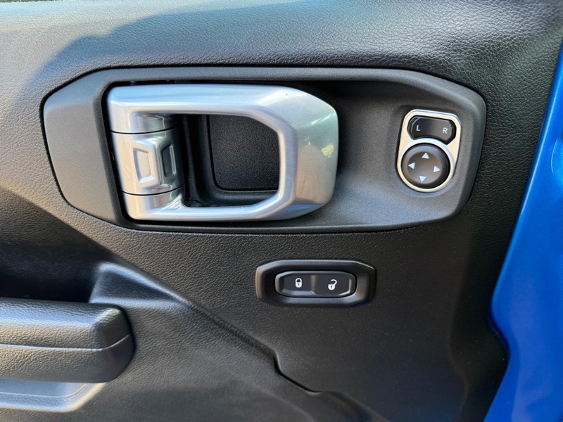 Jeep Wrangler Vehicle Image 24