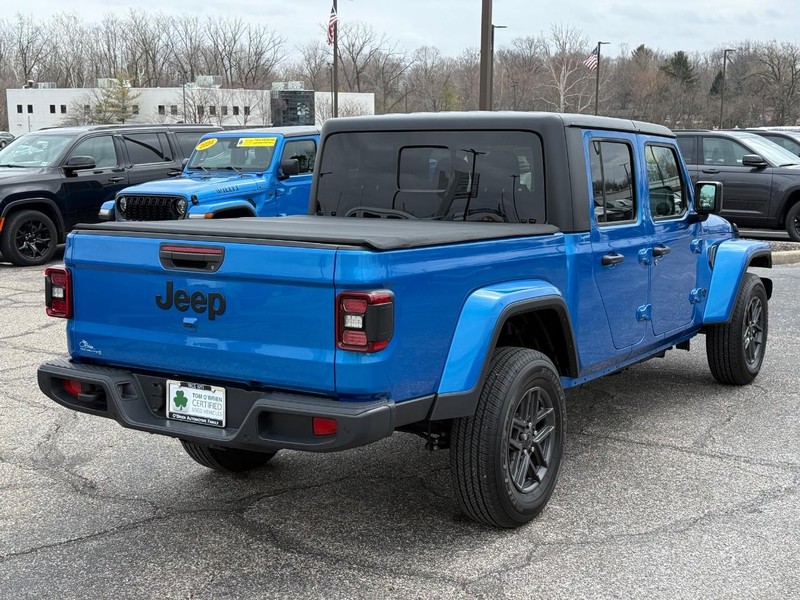 Jeep Gladiator Vehicle Image 03