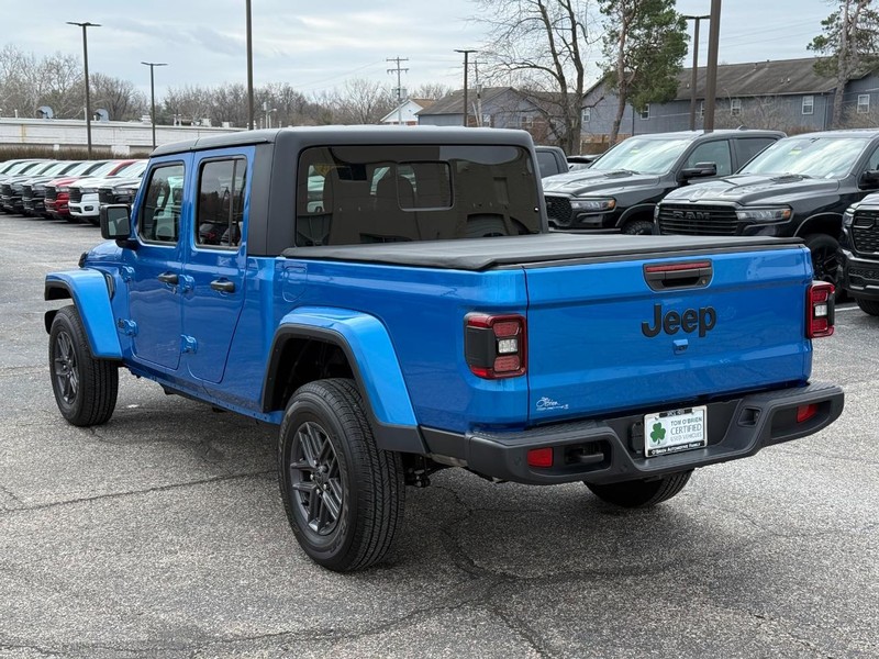 Jeep Gladiator Vehicle Image 05