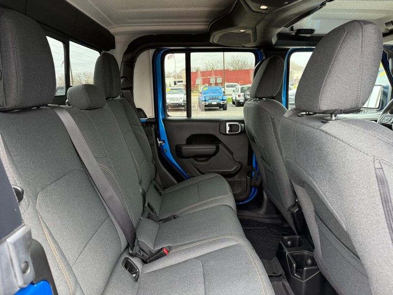 Jeep Gladiator Vehicle Image 10