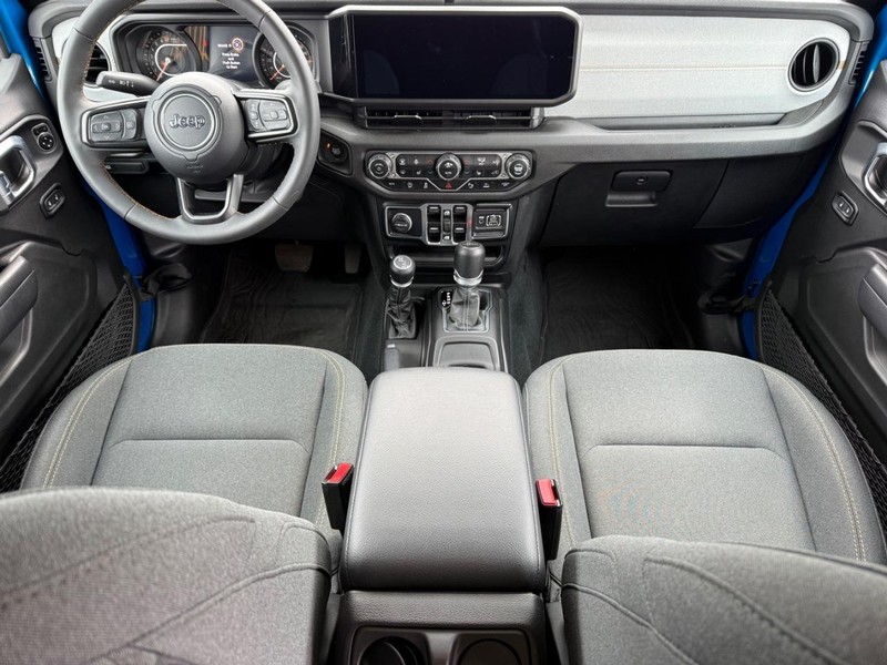 Jeep Gladiator Vehicle Image 11