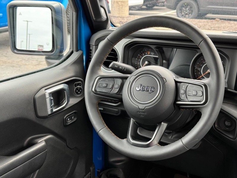 Jeep Gladiator Vehicle Image 12