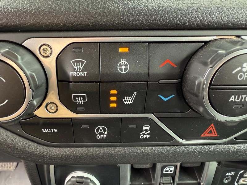 Jeep Gladiator Vehicle Image 16