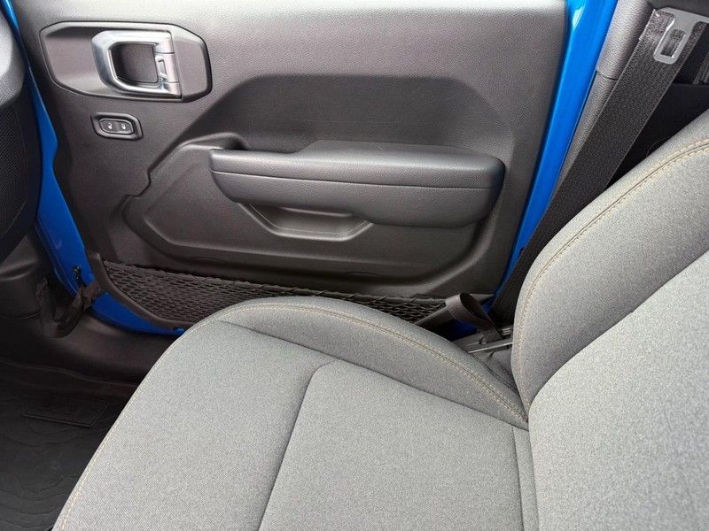 Jeep Gladiator Vehicle Image 21