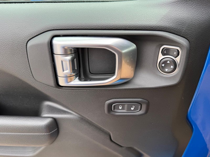 Jeep Gladiator Vehicle Image 24