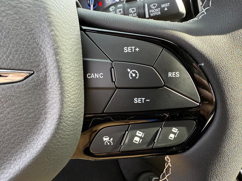 Chrysler Pacifica Vehicle Image 09