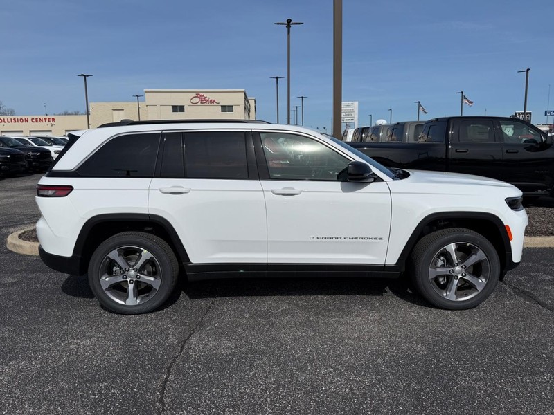 Jeep Grand Cherokee Vehicle Image 02