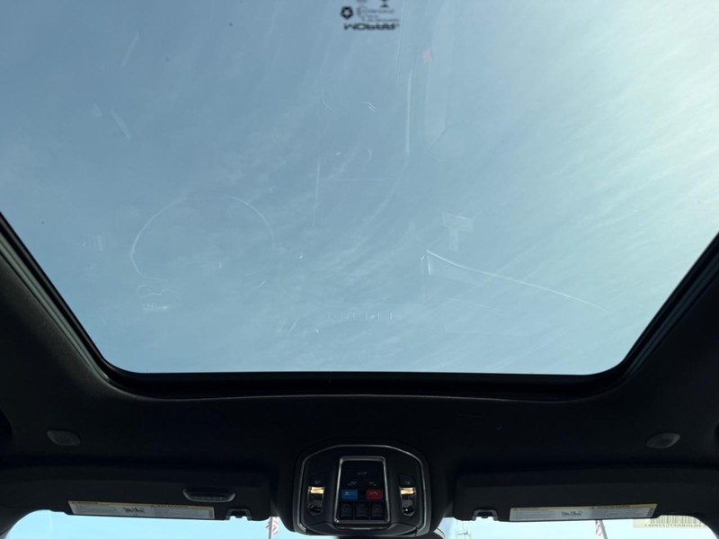 Jeep Grand Cherokee Vehicle Image 05