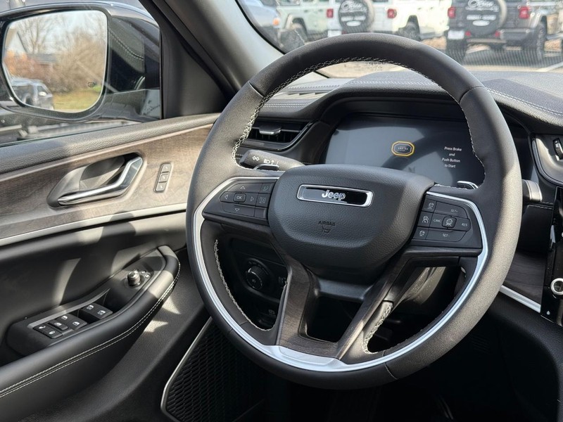 Jeep Grand Cherokee Vehicle Image 07