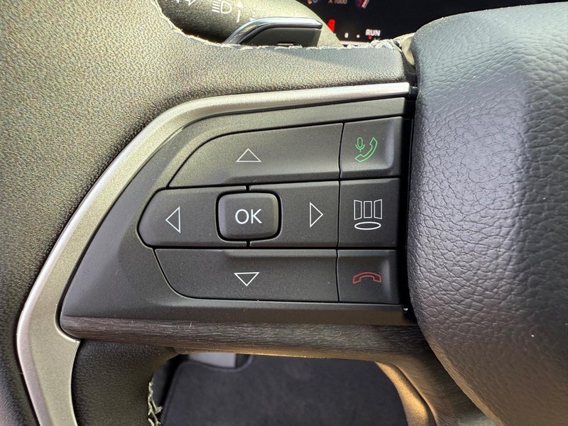 Jeep Grand Cherokee Vehicle Image 08