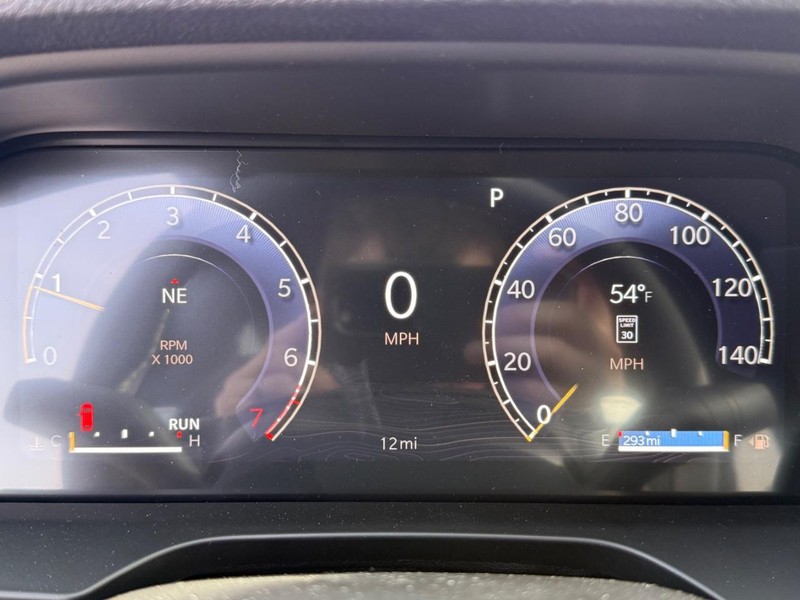 Jeep Grand Cherokee Vehicle Image 16