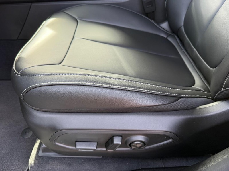 Jeep Grand Cherokee Vehicle Image 19