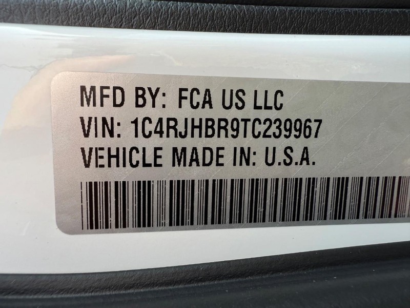 Jeep Grand Cherokee Vehicle Image 20