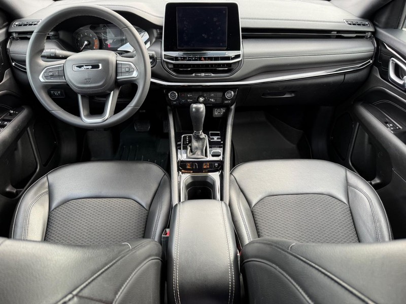 Jeep Compass Vehicle Image 11