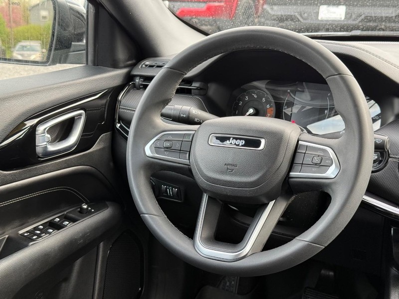 Jeep Compass Vehicle Image 12