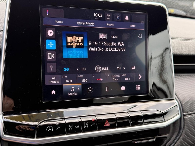 Jeep Compass Vehicle Image 16