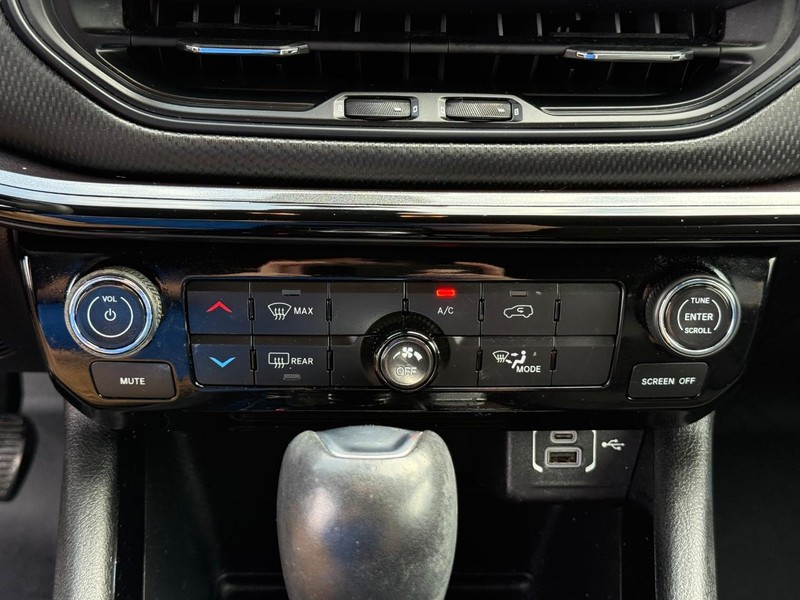 Jeep Compass Vehicle Image 18