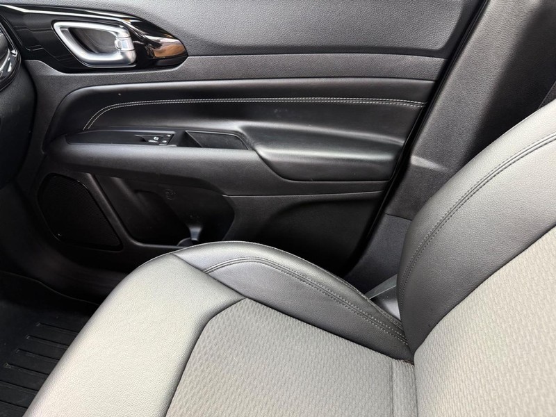 Jeep Compass Vehicle Image 20