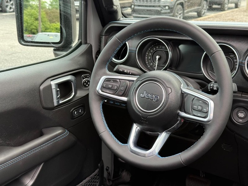 Jeep Wrangler 4xe Vehicle Image 13