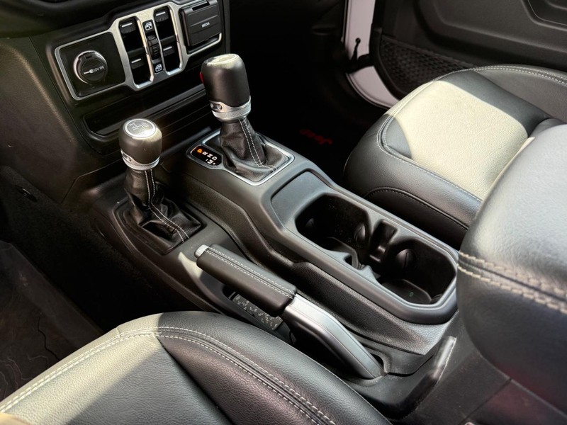 Jeep Wrangler 4xe Vehicle Image 21