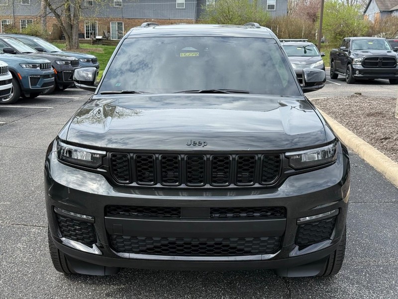 Jeep Grand Cherokee L Vehicle Image 10