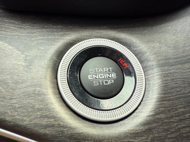 Jeep Grand Cherokee L Vehicle Image 18