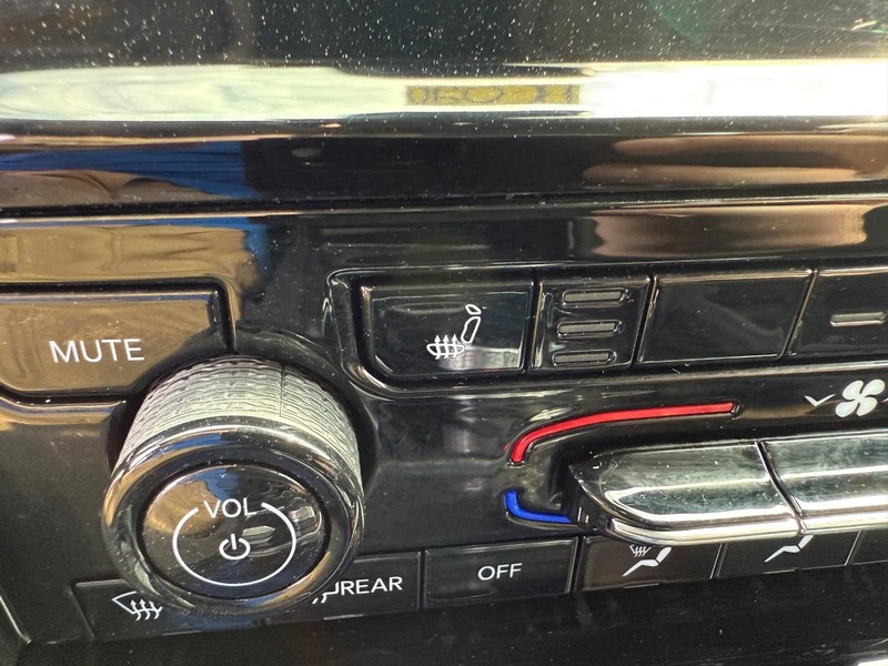 Jeep Grand Cherokee L Vehicle Image 19