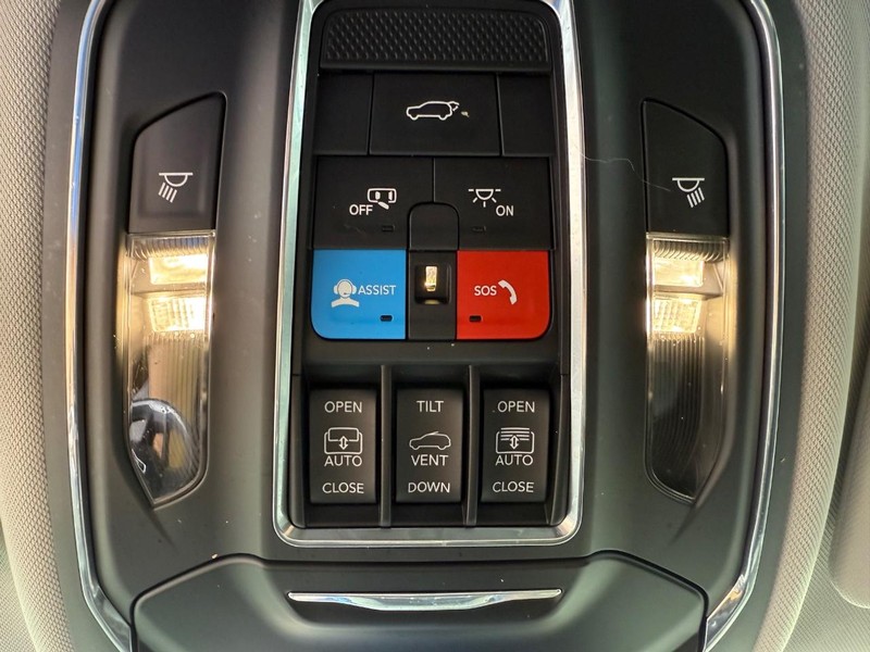 Jeep Grand Cherokee L Vehicle Image 25