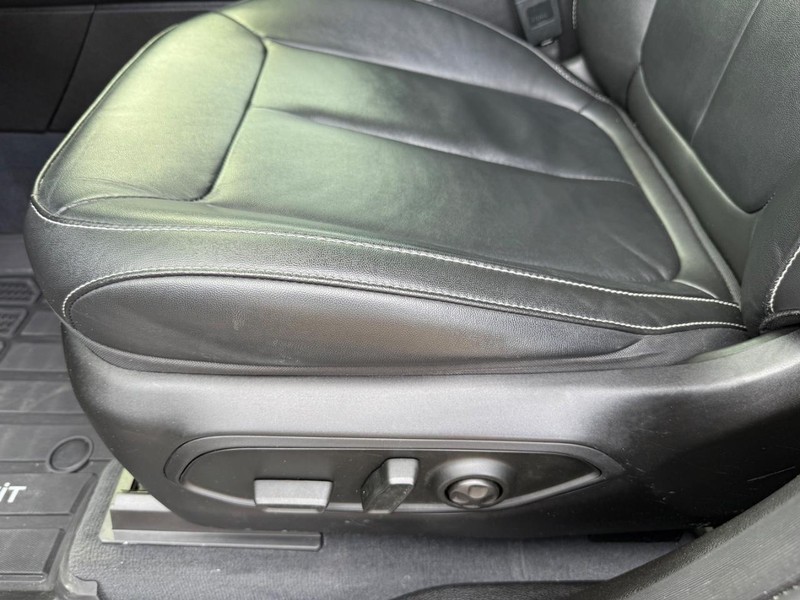 Jeep Grand Cherokee L Vehicle Image 29