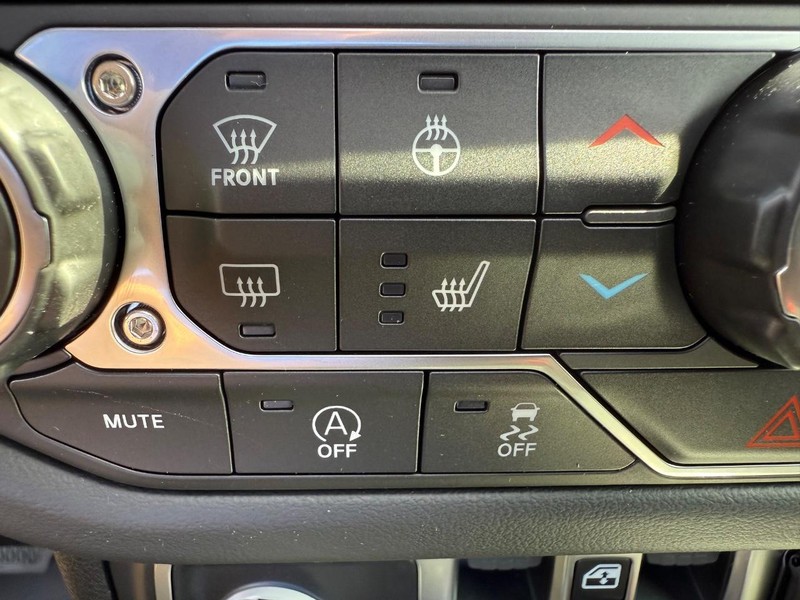 Jeep Wrangler Vehicle Image 11