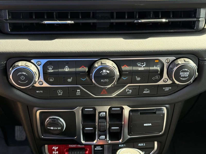 Jeep Wrangler Vehicle Image 14