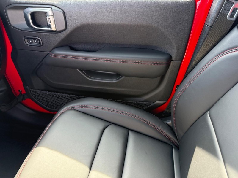 Jeep Wrangler Vehicle Image 16